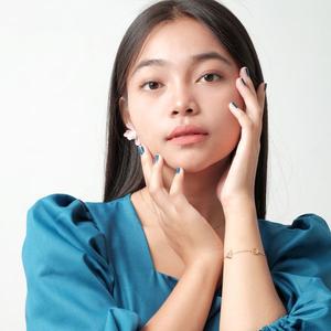 闻刚厚